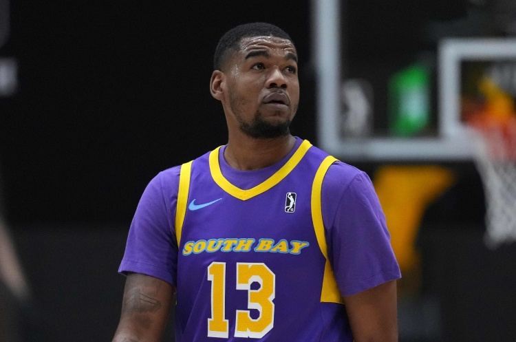 場(chǎng)均23+5+8&多支CBA球隊(duì)追求！美記：梅森-瓊斯加盟珀斯野貓隊(duì)